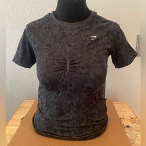 Gymshark short sleeve top scrunch Sz L dark gray